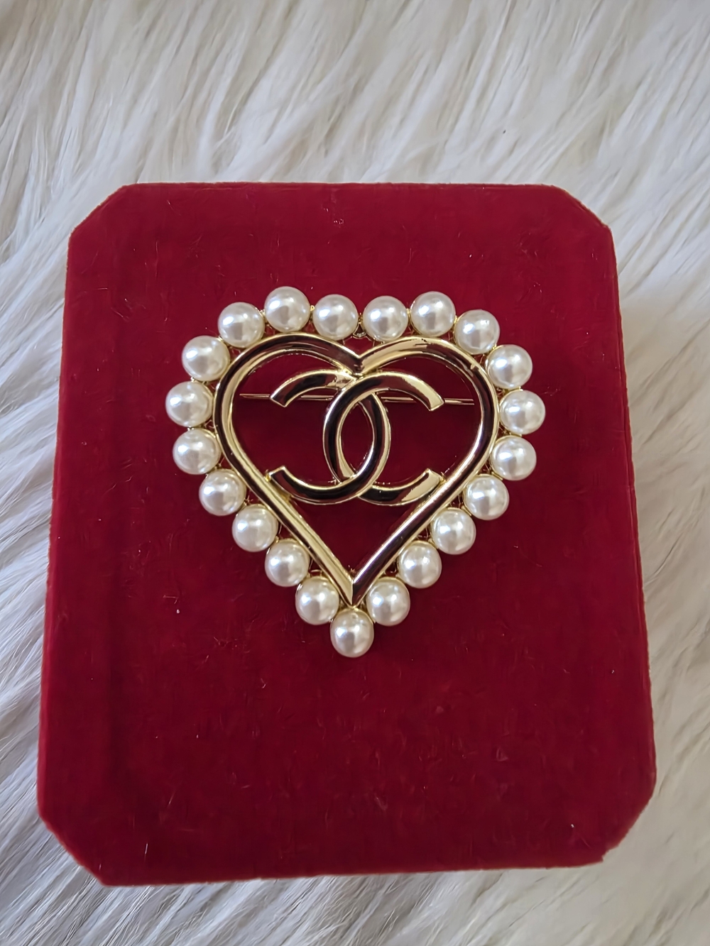 Heart Pearl Brooch - Elegant Gold-Tone Accent